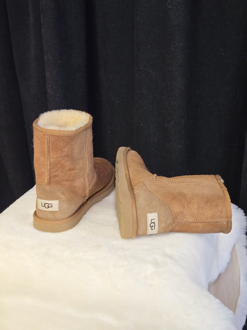 UGG Classic Short Boots Size 5 Like New Sheepskin